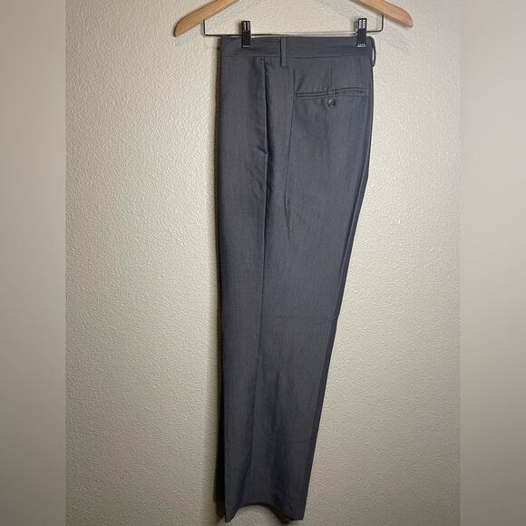 Van Heusen Studio Men Grey Slacks w/ Light White Stripes Size 36x30 - Picture 1 of 11